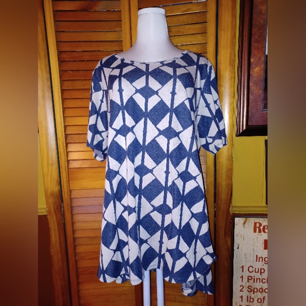 Lularoe checkered top size XL